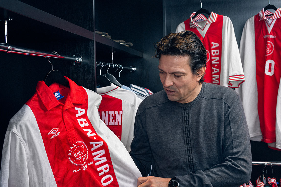 Eigenaardig fantoom pastel Update: Het Ajax-shirt - de glorie van rood en wit - Kick uitgevers